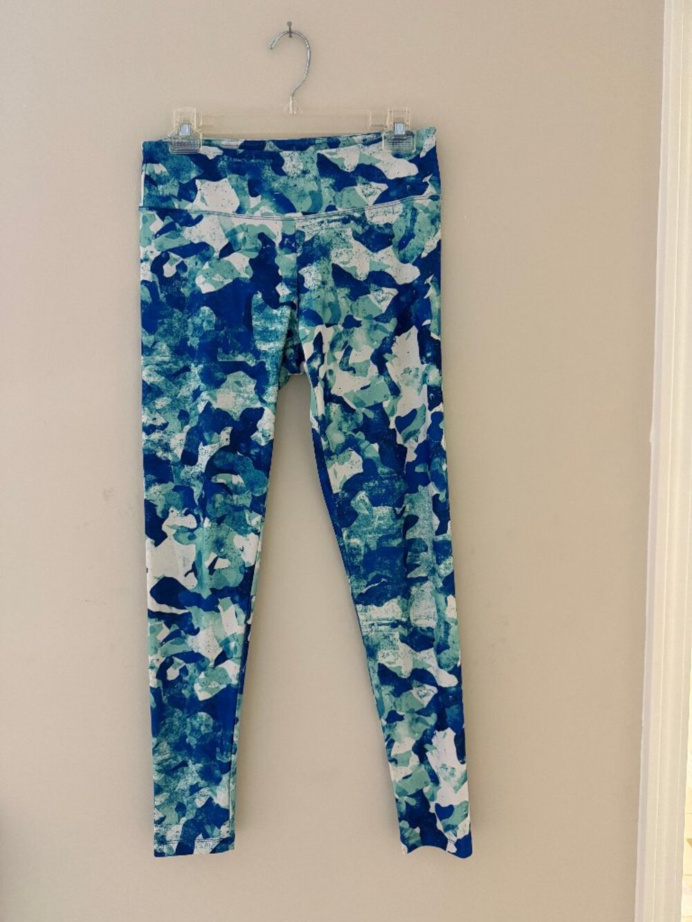 VERY NICE MARIKA ATHLETIC YOGA PANTS LEGGINGS - BLUE/GREEN/WHITE - SIZE MEDIUM
